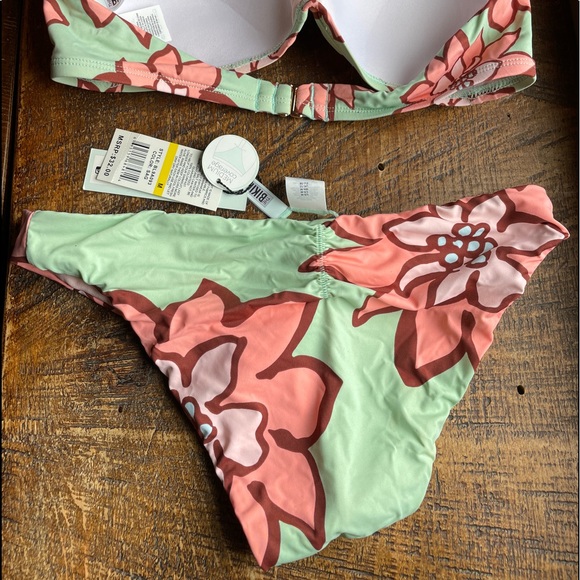 NWT Bikini Lab Set - Picture 3 of 3